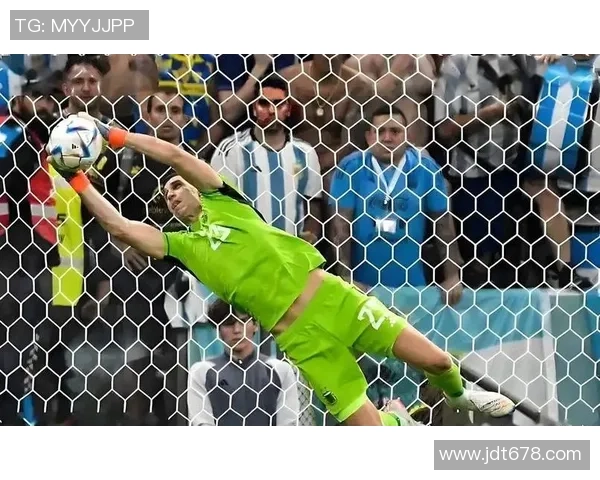 利桑德罗·马丁内斯挨近复出,曼联做出令人意外的决议 利桑德罗·马丁内斯挨近复出,曼联做出令人意外的决议